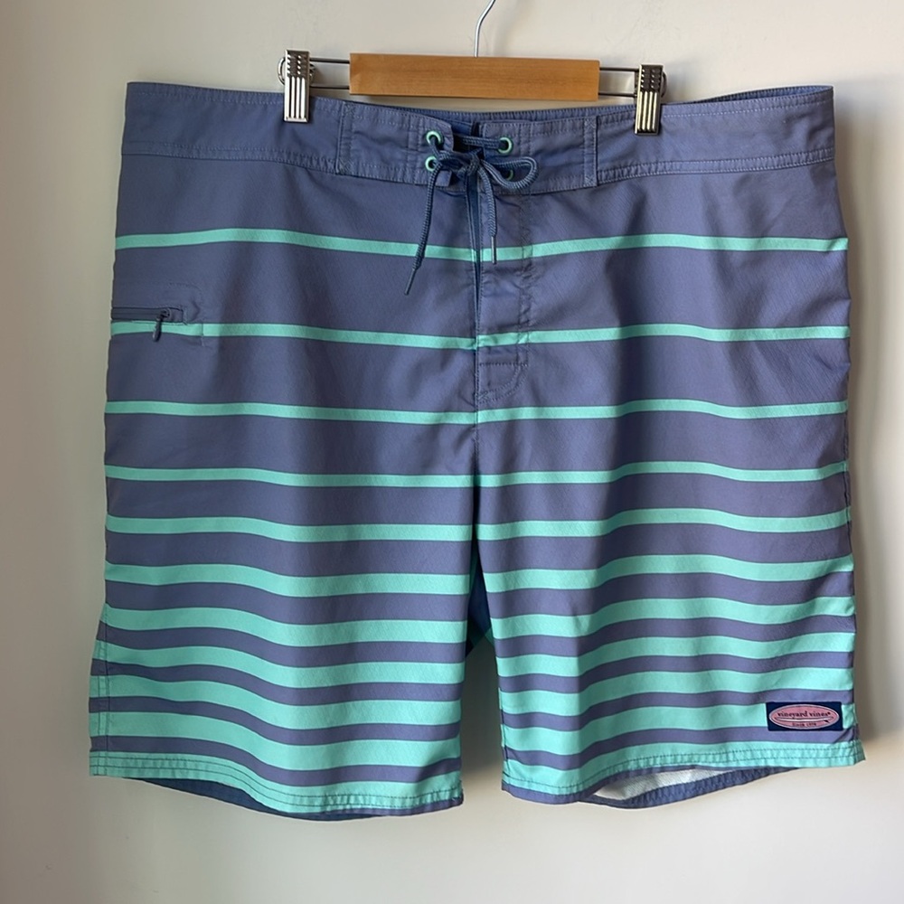 Vineyard Vines Windward Stripe Board Shorts in Shark Color Zip Pocket Size 38